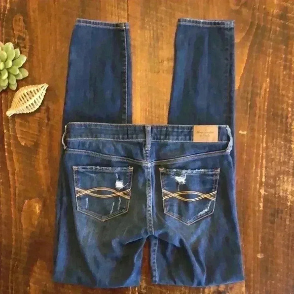 💙Abercrombie & Fitch | Skinny Jeans with Distressing, Medium Wash - Picture 3 of 6